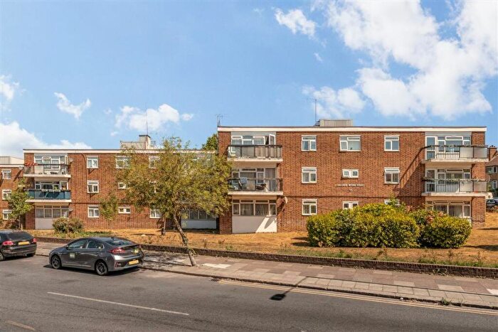 2 Bedroom Flat To Rent In Coles Green Road, London, NW2