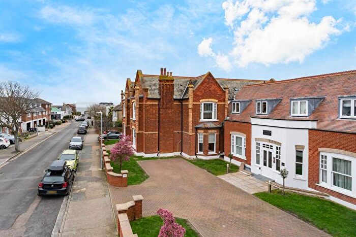 1 Bedroom Apartment For Sale In Graystone Road, Tankerton, Whitstable, CT5