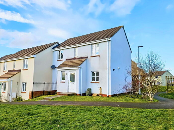 3 Bedroom Semi-Detached House For Sale In Honey Close, Bideford, EX39