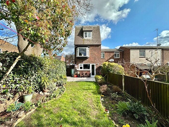 3 Bedroom Town House For Sale In Lych Gate Walk, Hayes, Middlesex, UB3