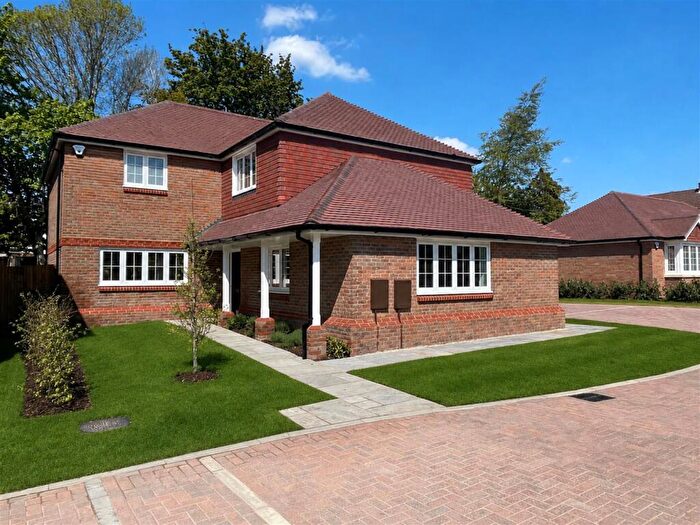 4 Bedroom Detached House For Sale In Otway Close, Tadworth, Surrey, KT20