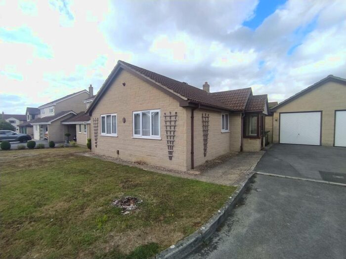 3 Bedroom Bungalow To Rent In Wainwright Drive, Frome, BA11