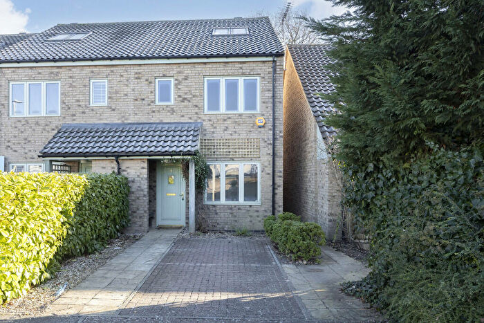 4 Bedroom Semi-Detached House To Rent In Bell View Close, Cheltenham, GL52