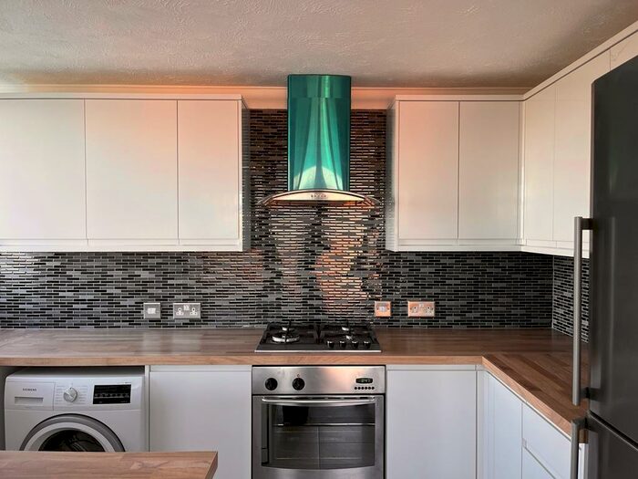 2 Bedroom Flat To Rent In Master Gunner Place, London, SE18