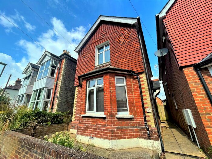 2 Bedroom Detached House To Rent In George Road, Godalming, GU7