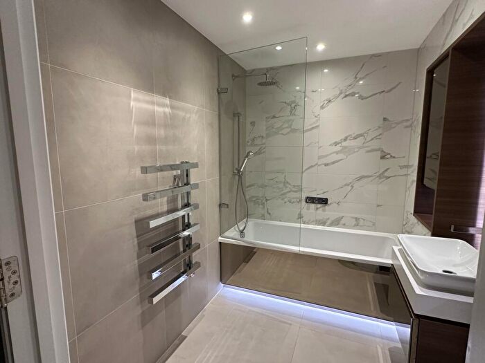 1 Bedroom Flat To Rent In Neroli House, Piazza Walk, E1