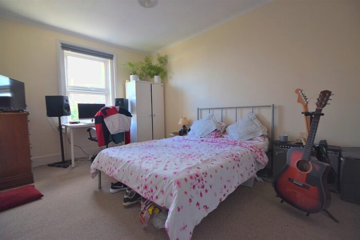 5 Bedroom Semi-Detached House To Rent In Parkhurst Road, Guildford GU2