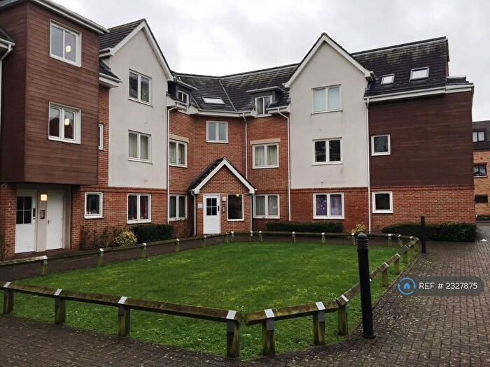 2 Bedroom Flat To Rent In Old Dairy Close, Fleet, GU51