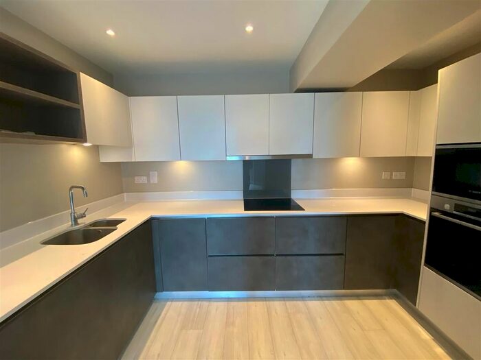 2 Bedroom Flat To Rent In Victoria Avenue, Southend-On-Sea, SS2