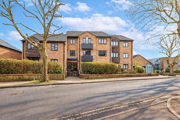 1 Bedroom Apartment For Sale In Stanhope Road, St. Albans, Hertfordshire, AL1