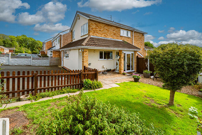 3 Bedroom Detached House For Sale In Chiltern Road, Stourbridge, DY8