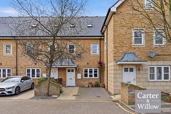 3 Bedroom Terraced House For Sale In Simmons Drive, Dagenham, RM8