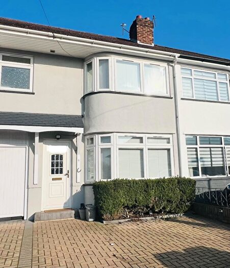 4 Bedroom Terraced House To Rent In Lewins Way, Slough, SL1