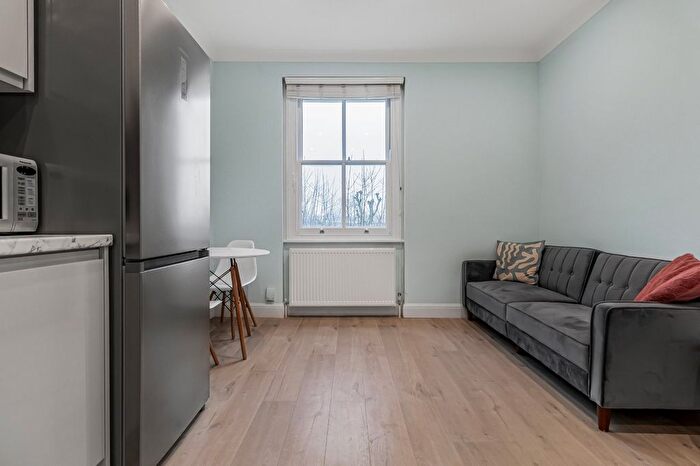 2 Bedroom Flat To Rent In Cambridge Gardens, Ladbroke Grove, London, W10