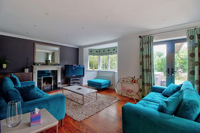 5 Bedroom Detached House For Sale In Evesham Place, Wokingham, RG41