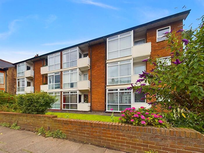 1 Bedroom Flat To Rent In Marine Court West, Whitley Bay, NE26