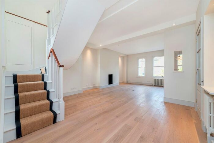 3 Bedroom Flat To Rent In Elm Park Gardens, London, SW10