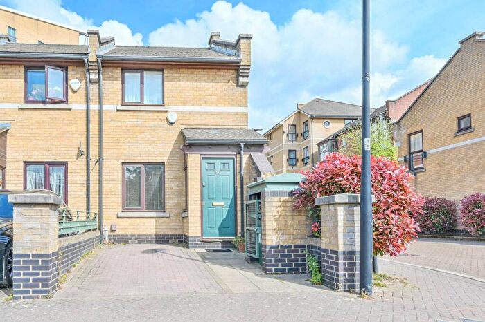 2 Bedroom Semi Detached House For Sale In Hanover Avenue, Royal Docks, London, E16