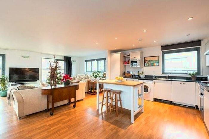 3 Bedroom Flat To Rent In Bell Yard Mews, London Bridge, SE1