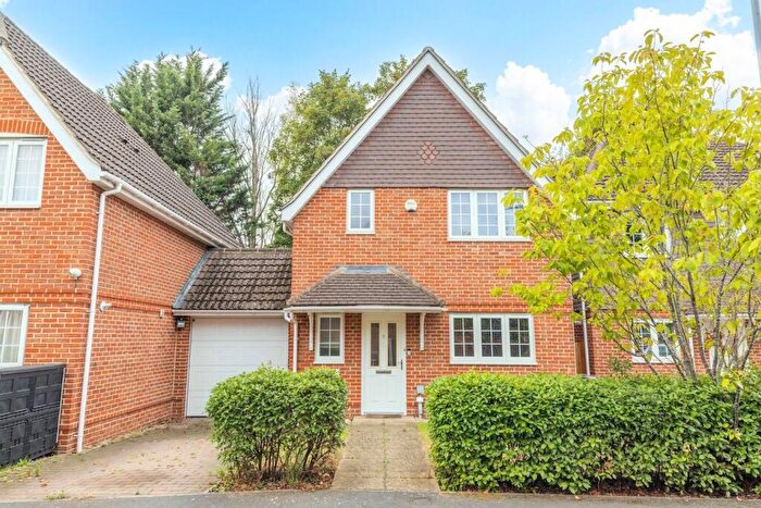 3 Bedroom Link Detached House For Sale In Berrington Mews, Cippenham, SL1
