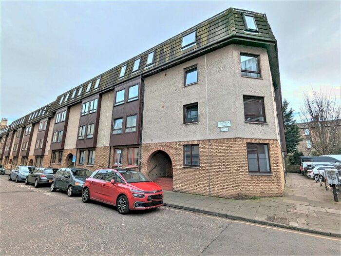 1 Bedroom Flat To Rent In Lochrin Place, Tollcross, Edinburgh, EH3
