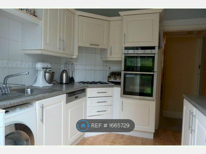 4 Bedroom Terraced House To Rent In Glenwood Gardens, Ilford, IG2