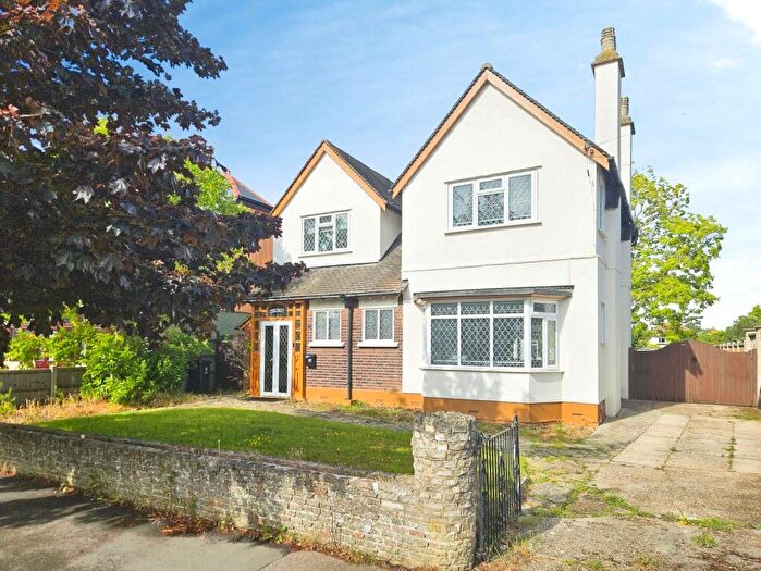4 Bedroom Detached House To Rent In Southcliff Park, Clacton-on-Sea, Essex, CO15