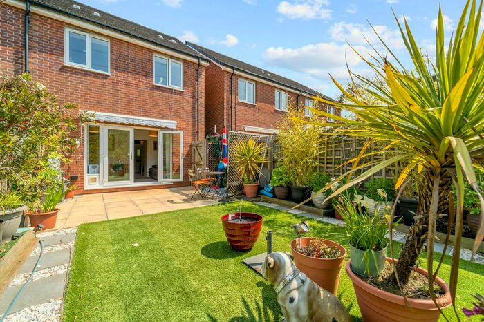 3 Bedroom Semi-Detached House For Sale In Spencer Way, Newport, NP19