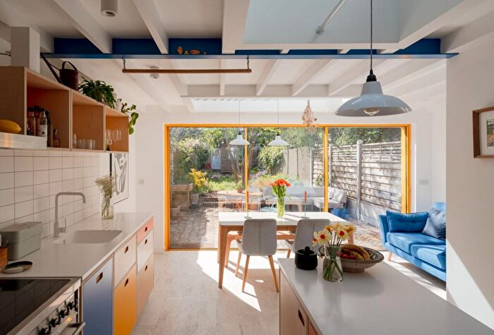 2 Bedroom End Of Terrace House For Sale In Thornhill Road, Leyton, London, E10