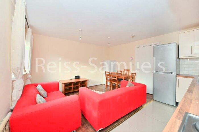 5 Bedroom Town House To Rent In Cyclops Mews, Canary WharfLondon, E14