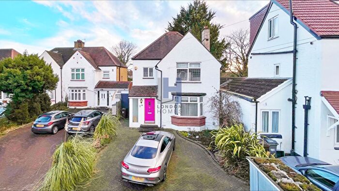 3 Bedroom Detached House For Sale In Sutton Road, Hounslow, Greater London, TW5