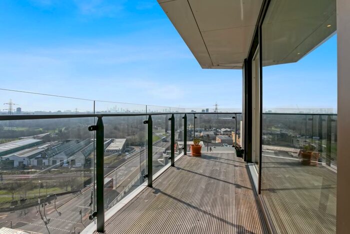 2 Bedroom Flat To Rent In Beck Square, Leyton, E10