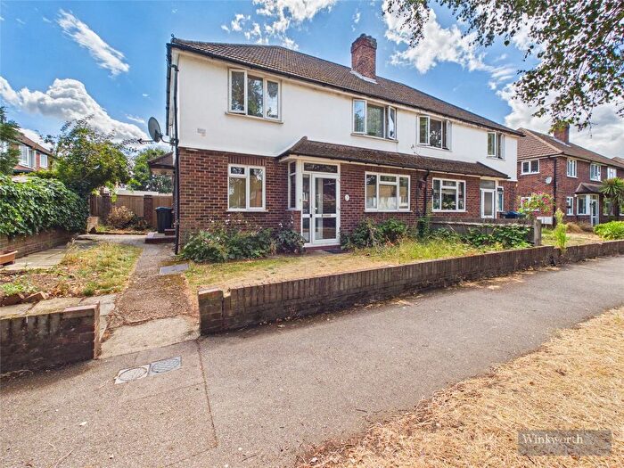 2 Bedroom Flat To Rent In Verona Drive, Surbiton, United Kingdom, KT6