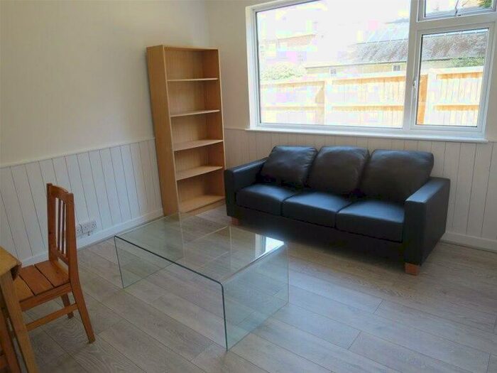 2 Bedroom Flat To Rent In Pembroke Court, Rectory Road, Oxford, OX4