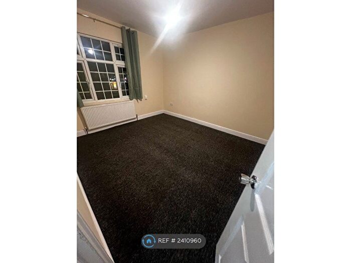 2 Bedroom Flat To Rent In Ilford Lane, Ilford, IG1