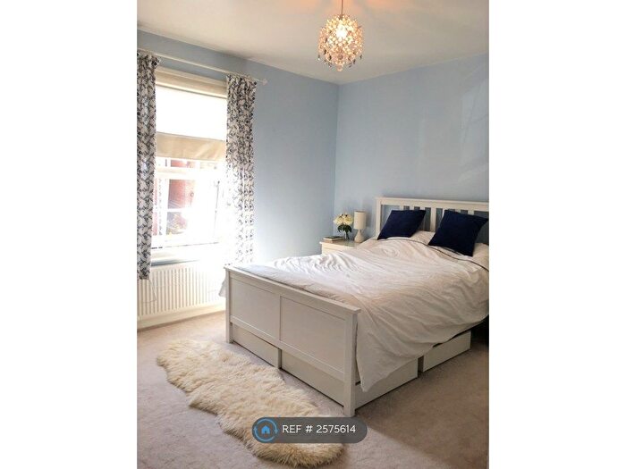 2 Bedroom Terraced House To Rent In Beecham Road, Reading, RG30