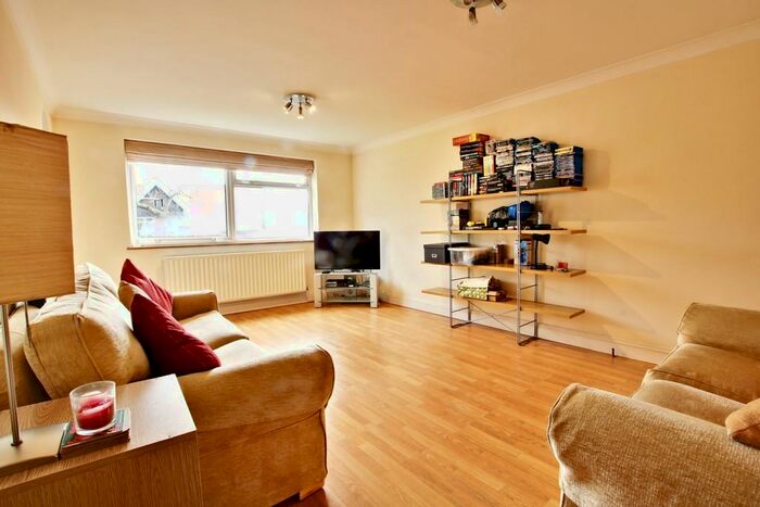 2 Bedroom Flat To Rent In Farnaby Road, Bromley, BR1