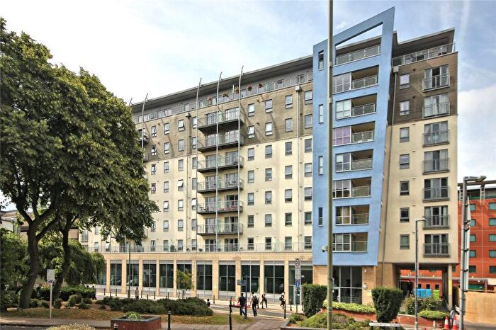1 Bedroom Flat To Rent In Woking, Surrey, GU21