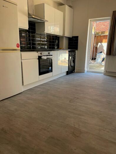 1 Bedroom Ground Maisonette To Rent In Wood Street, London, E17