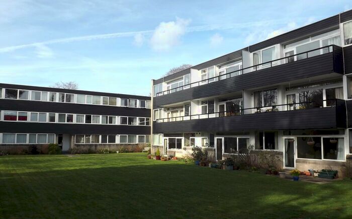 2 Bedroom Flat To Rent In Hazelwood Court, Sneyd Park, Bristol, BS9