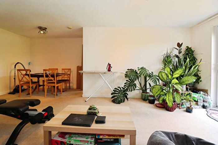 2 Bedroom Flat For Sale In Chock Lane, Bristol, Somerset, BS9