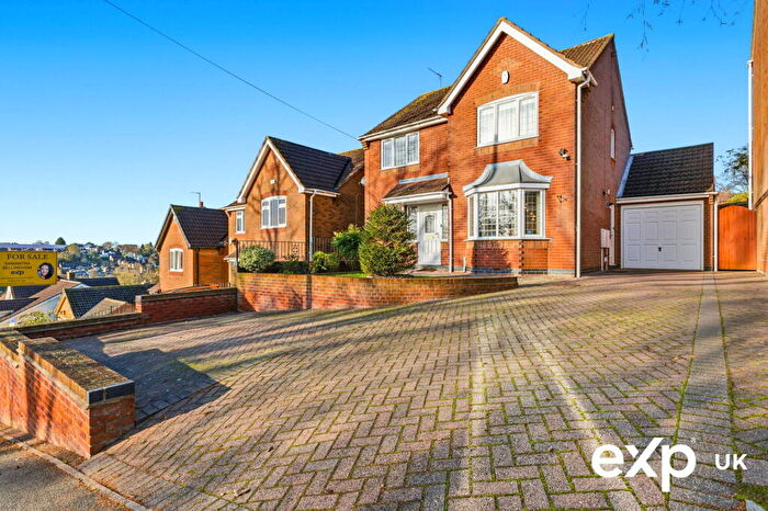 4 Bedroom Detached House For Sale In Marshall Hill Drive, Nottingham, NG3