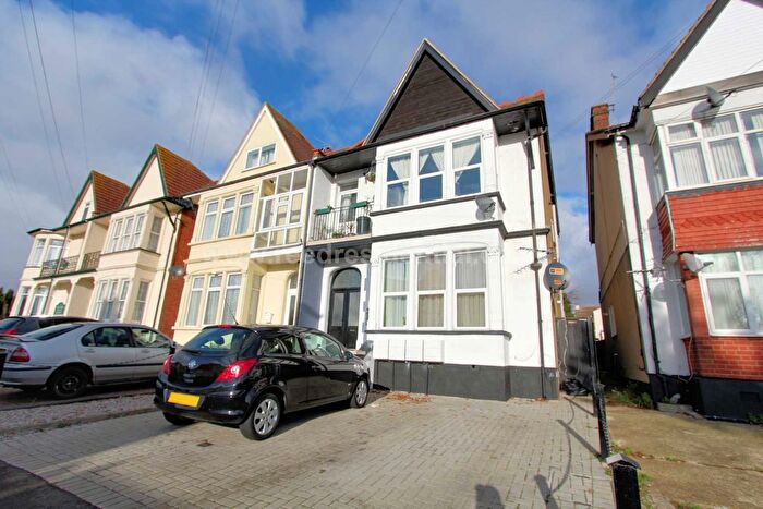 1 Bedroom Flat To Rent In Genesta Road, Westcliff On Sea, Essex, SS0