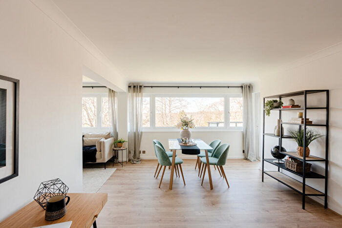 3 Bedroom Flat For Sale In Flat, The Cedars, Hazelwood Road, Bristol, Bristol, BS9