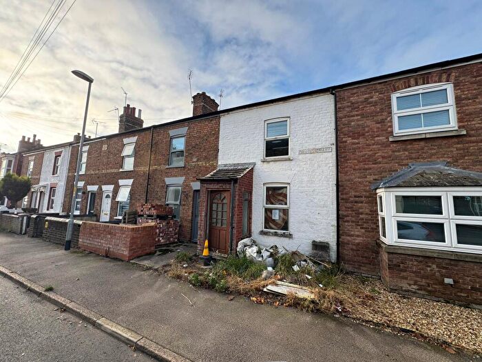 2 Bedroom Terraced House For Sale In Cross Street, Spalding, Lincolnshire, PE11
