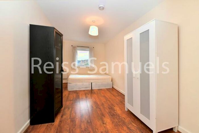 5 Bedroom Town House To Rent In Cyclops Mews. Canary Wharf, Isle Of Dogs, E14