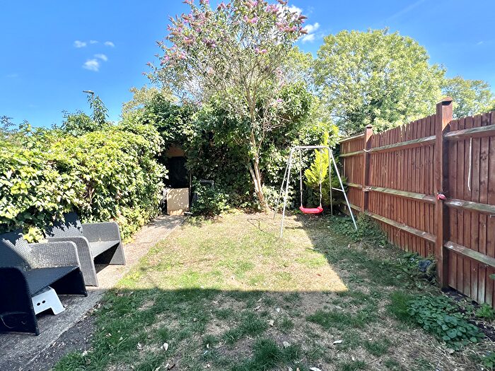 3 Bedroom Flat To Rent In Crocus Field, Barnet, EN5