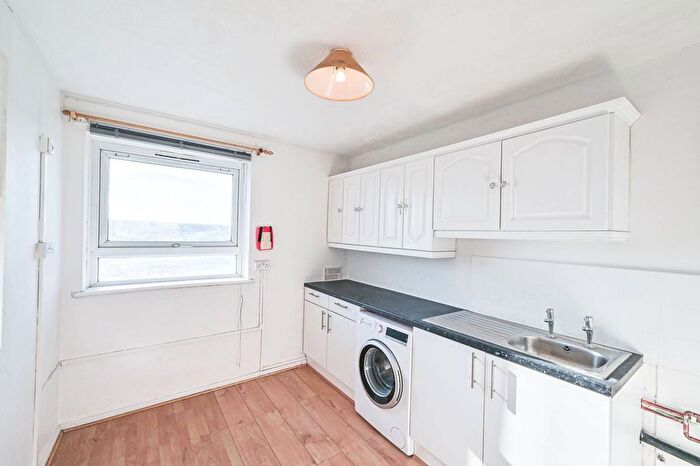 2 Bedroom Flat To Rent In Swinson House, New Southgate, London, N11