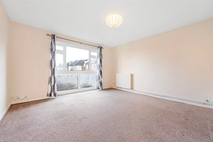 2 Bedroom Flat For Sale In Selsdon Road, West Norwood, SE27