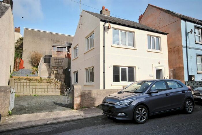 3 Bedroom Property To Rent In Park Road, Tenby, SA70